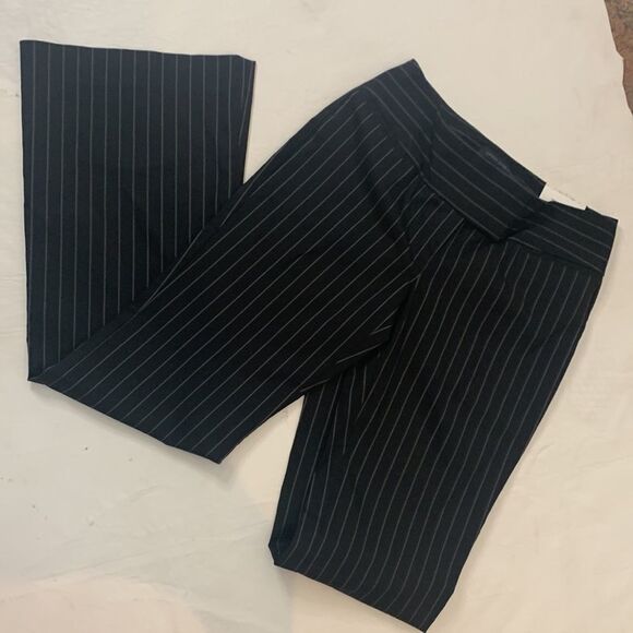 Express Size 2 Publicist Low Rise Flare Contoured Through Hip Black White Pants - Picture 2 of 8